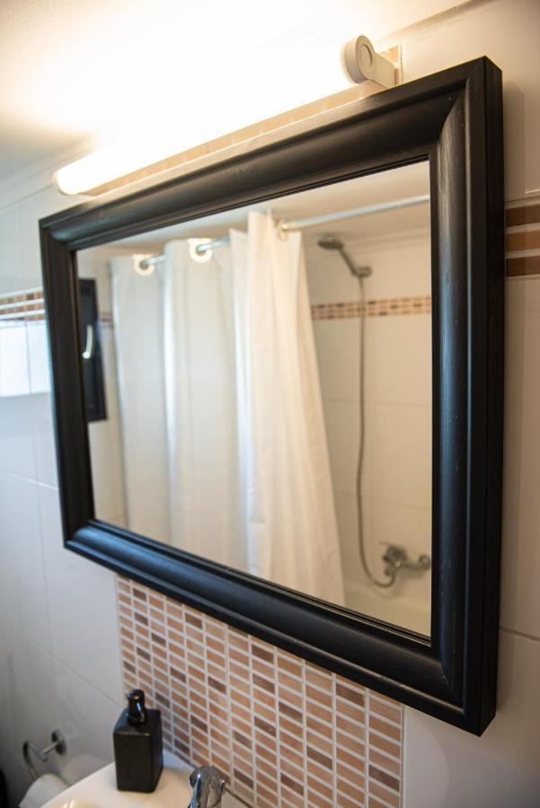 Grand Getaway Suite 300Mts From The Beach Peraía Eksteriør bilde